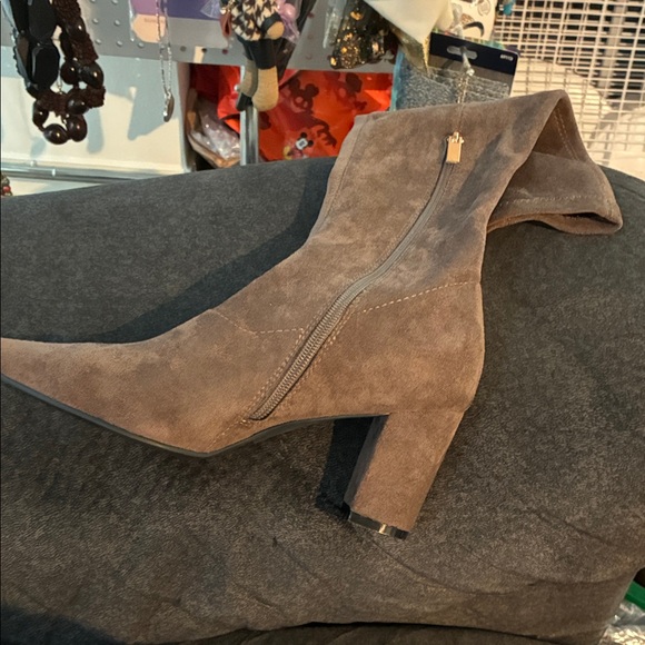 Shoes - Brown Suede Ankle Boots 👢 size 37